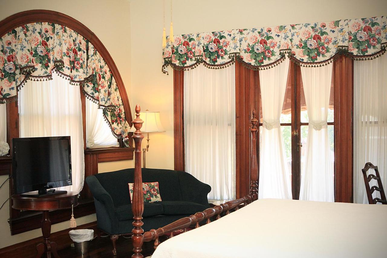 Louisville Bourbon Inn Ngoại thất bức ảnh