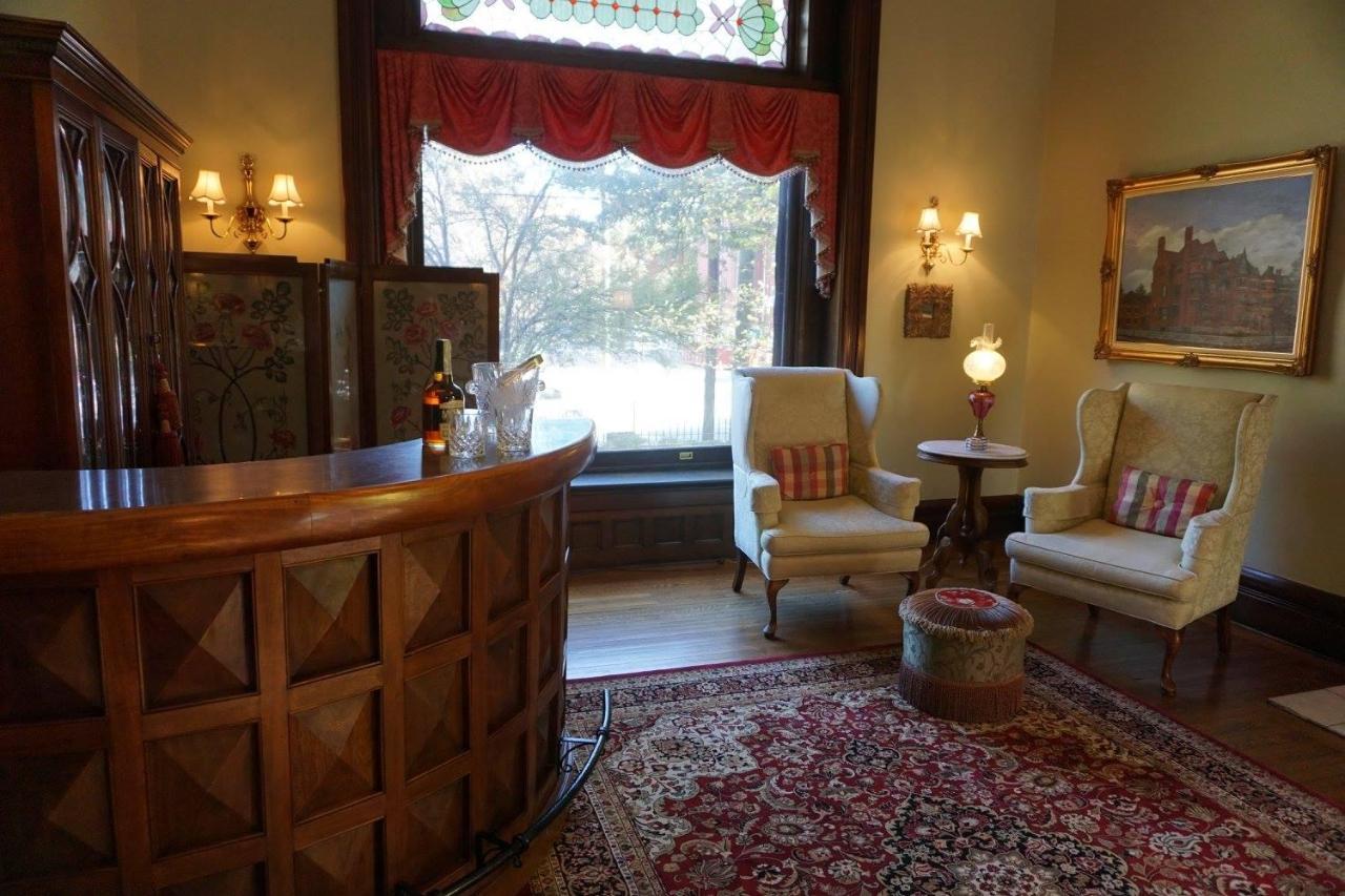 Louisville Bourbon Inn Ngoại thất bức ảnh