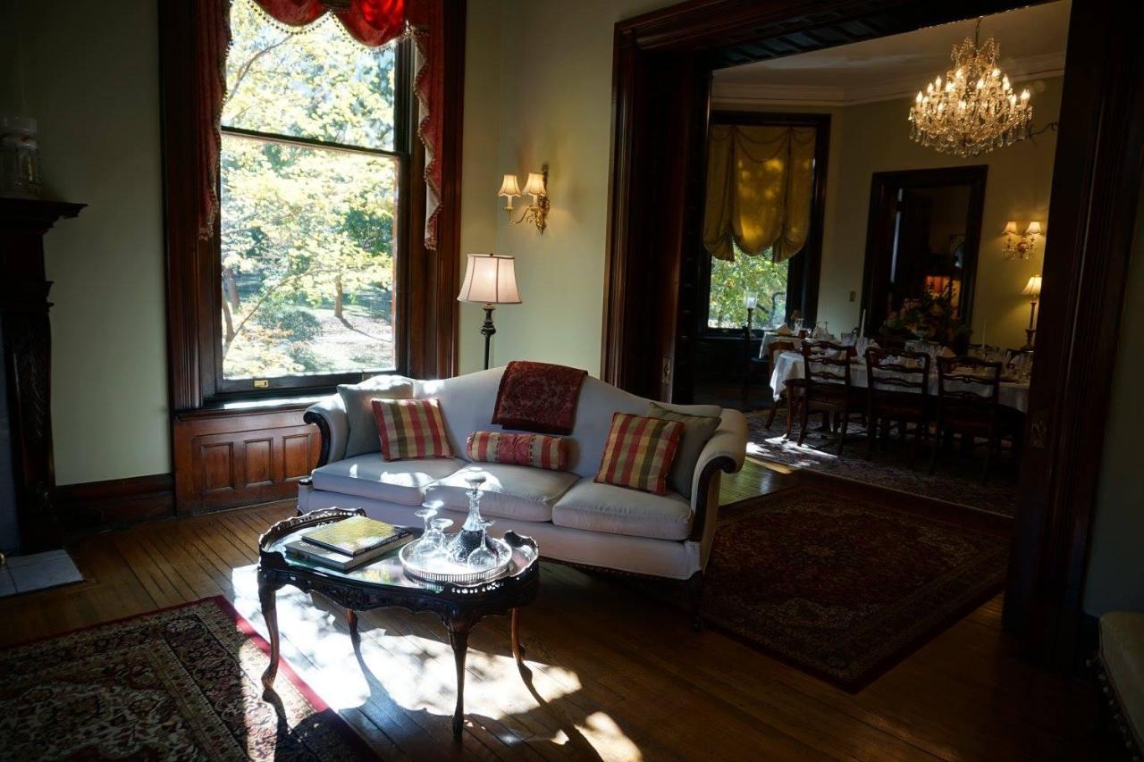 Louisville Bourbon Inn Ngoại thất bức ảnh
