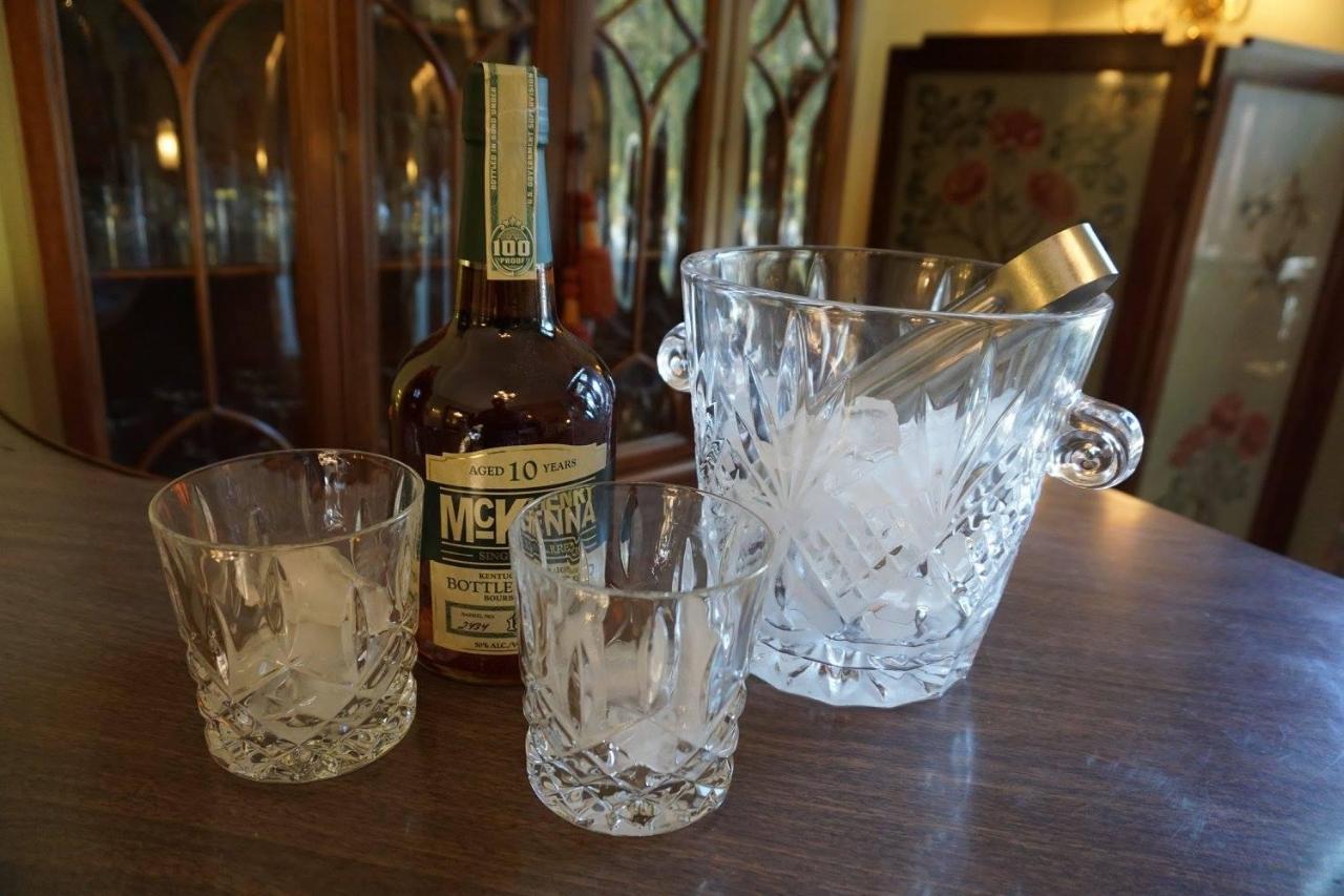 Louisville Bourbon Inn Ngoại thất bức ảnh