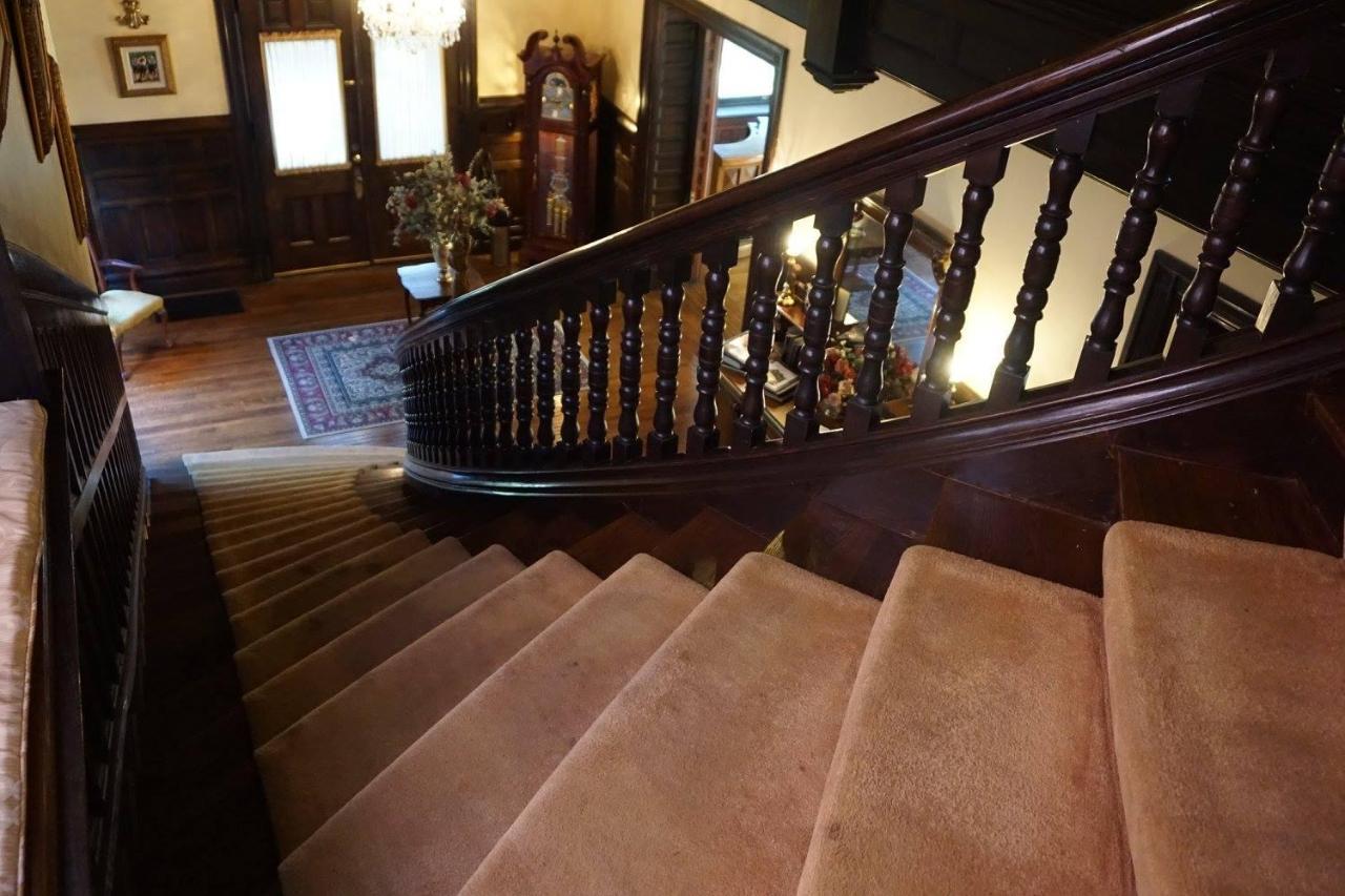 Louisville Bourbon Inn Ngoại thất bức ảnh