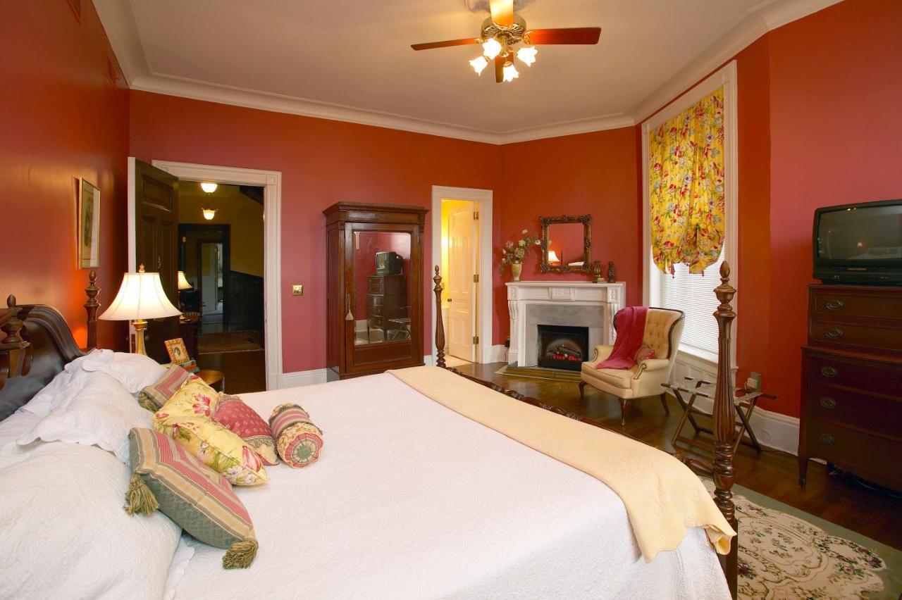 Louisville Bourbon Inn Ngoại thất bức ảnh