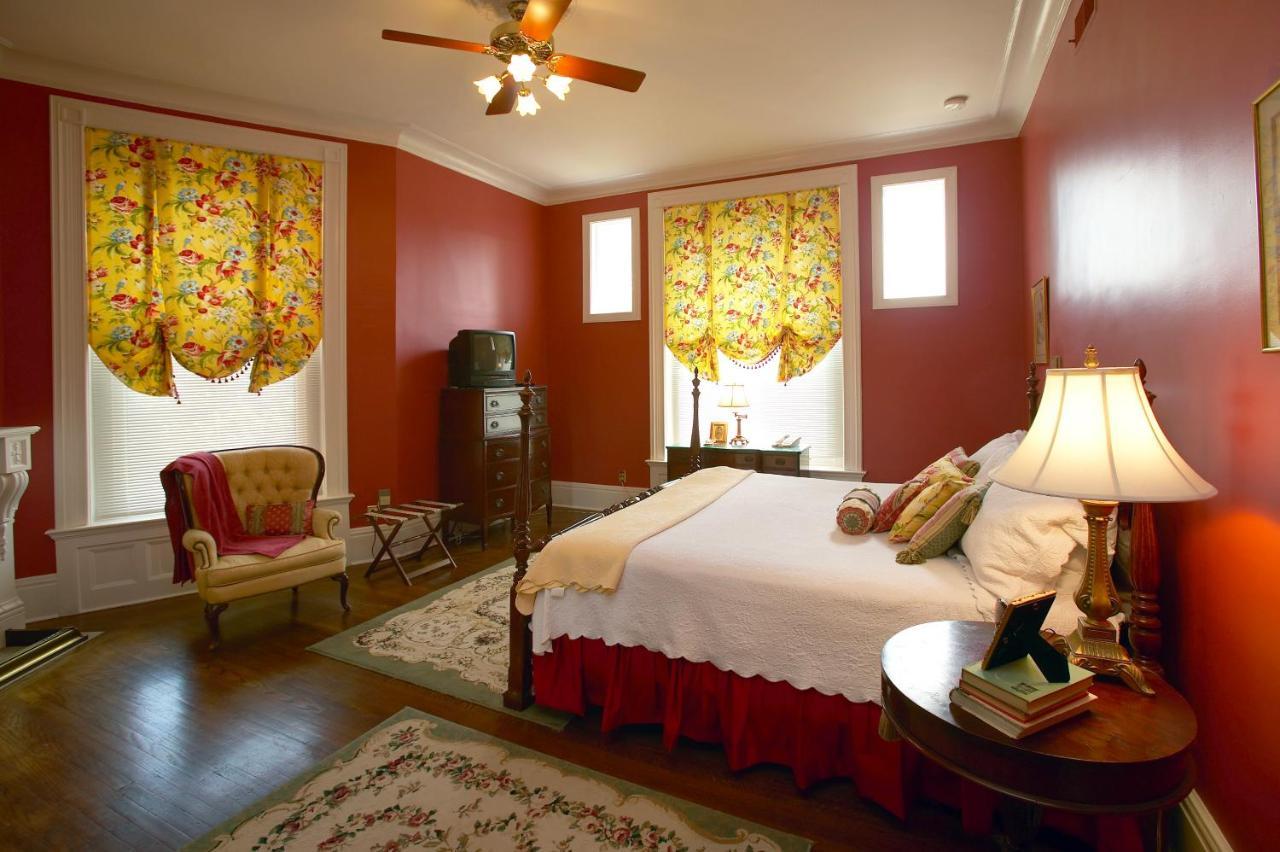 Louisville Bourbon Inn Ngoại thất bức ảnh